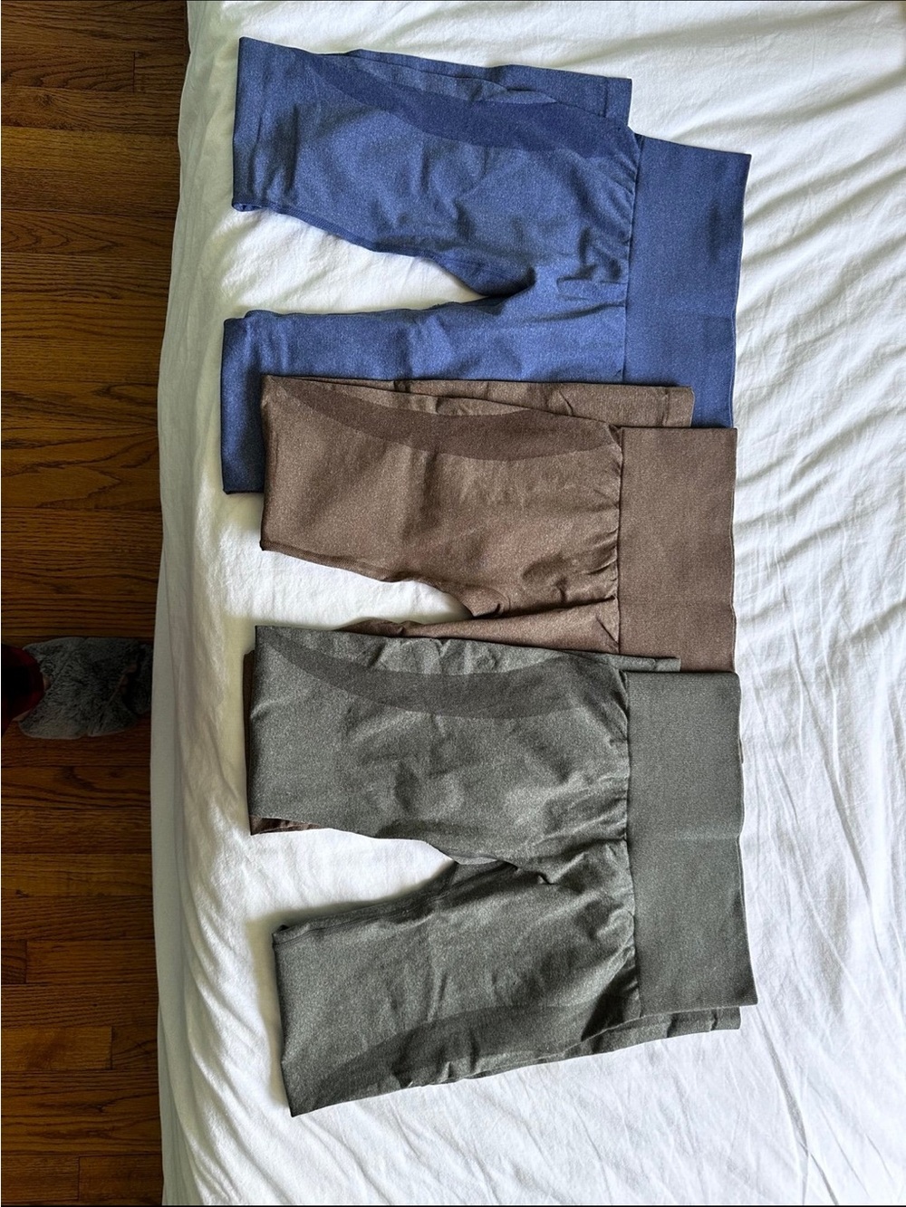 NVGTN High-Waist Leggings Trio in Blue, Brown, Olive Size Small - Picture 2 of 3